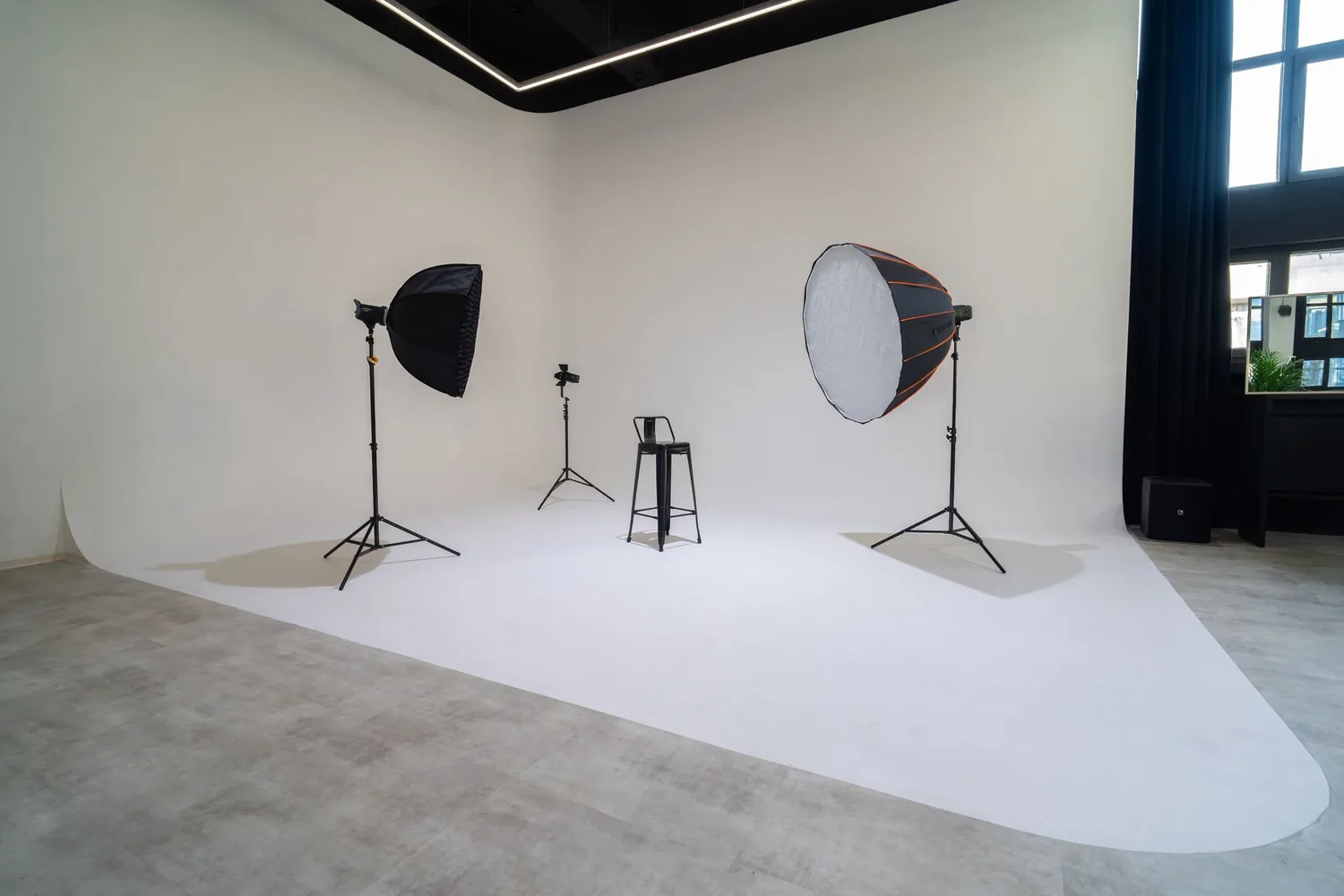 Cyclorama production setup